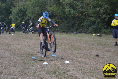 mtb bunny hop sollevamento ruota anteriore