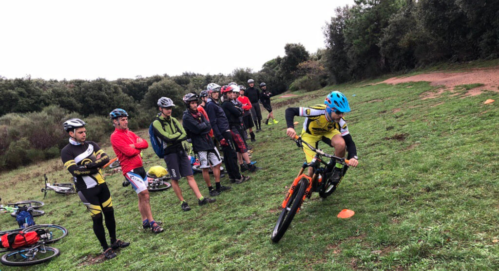 curva carico esterno manie, finale ligure